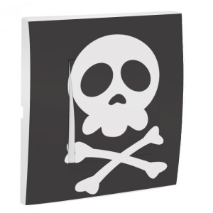 interrupteur-decore-tete-de-mort-pirate